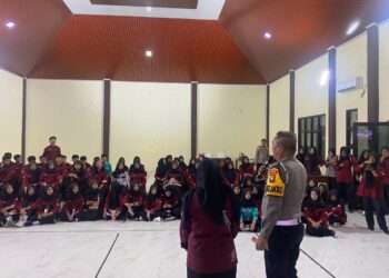 Polres Natuna Gelar “Police Go To School” di SMAN 2 Natuna, Edukasi Keselamatan Berlalu Lintas pada Momen Hari Pahlawan