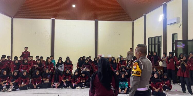 Polres Natuna Gelar “Police Go To School” di SMAN 2 Natuna, Edukasi Keselamatan Berlalu Lintas pada Momen Hari Pahlawan