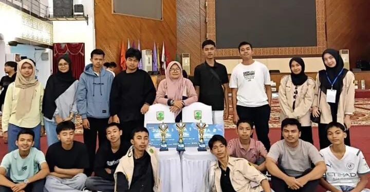 Tim Cybrix Lucky Charm Robotic MAN 2 Tanah Datar Toreh Prestasi di Robotic Pekan Elektro Universitas Andalas