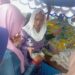Bupati Cen Sui Lan Melayani Warga Satu per Satu di Pasar Murah Subi, Warga Sambut dengan Bahagia