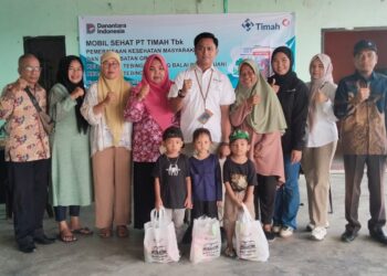 PT Timah Tbk Hadirkan Pelayanan Kesehatan Gratis dan Beri Makanan Tambahan Bagi Masyarakat di Karimun
