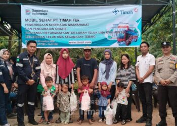 Ikut Serta Penanganan Stunting, PT TIMAH Tbk Salurkan Puluhan Paket Makanan kepada Warga Teluk Uma