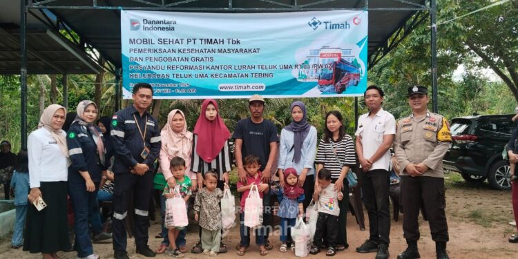 Ikut Serta Penanganan Stunting, PT TIMAH Tbk Salurkan Puluhan Paket Makanan kepada Warga Teluk Uma