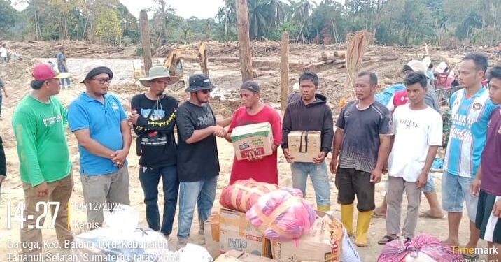 Masyarakat dan Karang Taruna Labusel Kirim Bantuan Sandang dan Sembako ke TapTeng