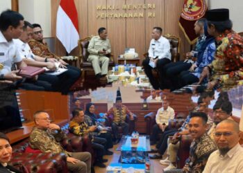 Wamenhan Terima Audiensi Bupati Lingga, Bersama Tokoh Masyarakat Bahas Pemanfaatan Lahan Latihan TNI untuk Proyek Strategis Nasional