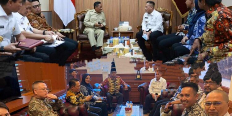 Wamenhan Terima Audiensi Bupati Lingga, Bersama Tokoh Masyarakat Bahas Pemanfaatan Lahan Latihan TNI untuk Proyek Strategis Nasional