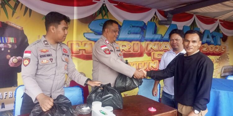 Kapolres Natuna Salut Toleransi Keluarga Serasan di Bawah Arahan Erimuddin Antar Nasi 60 Bungkus pada Operasi Lilin Seligi