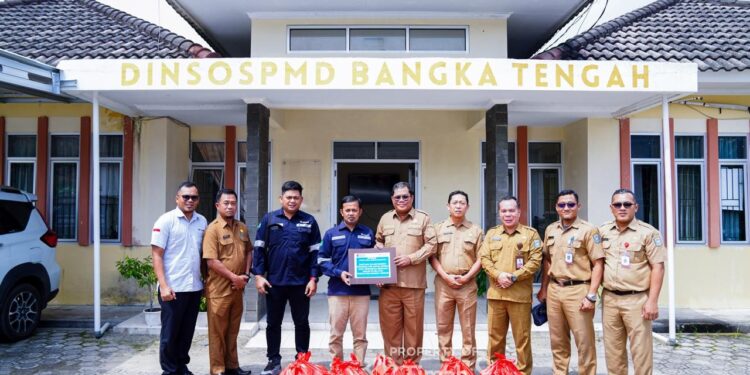 PT TIMAH Tbk Serahkan Ratusan Paket Sembako untuk Warga Terdampak Banjir di Kabupaten Bangka Tengah