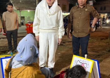 Sambut 2026 , Bupati Natuna Cen Sui Lan Turun Menyapa Warga di Pantai Piwang Natuna