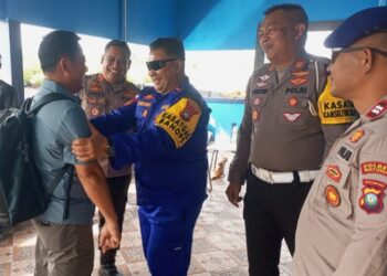 Tak Hanya Pantau, Kapolres Natuna Pastikan Personel dan Penumpang Aman di Pelabuhan Binjai