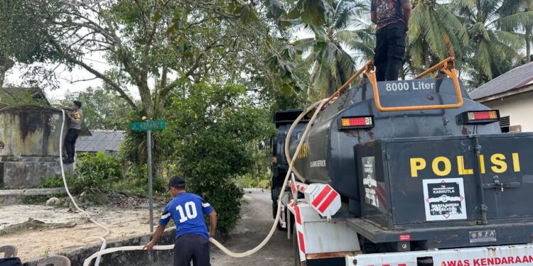 Menembus Jarak dan Krisis, Kapolres Natuna Hadirkan Air Bersih untuk Warga Bunguran Tengah