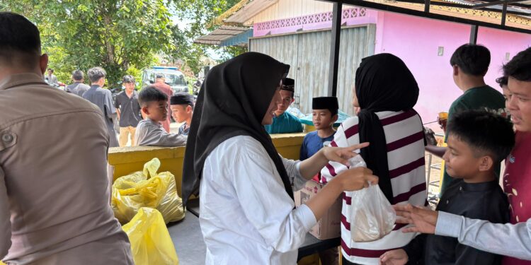 Berkah Jumat Mengalir di Air Lakon, Polres Natuna Hadir di Masjid Al Jama’ah