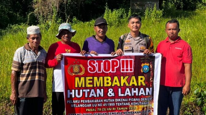 Kapolres Natuna Tekankan Pencegahan Karhutla, Kapolsek Bunguran Barat, Bhabinkamtibmas, TNI, dan Masyarakat Bersinergi di Desa Selaut