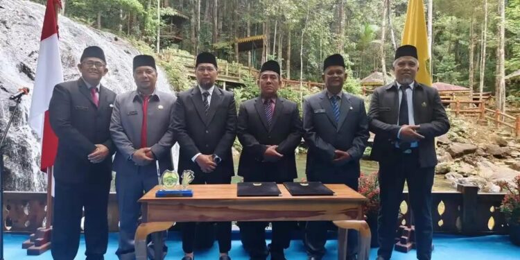 Bupati Lingga Lantik Enam Pejabat Pimpinan Tinggi Pratama Pemkab Lingga
