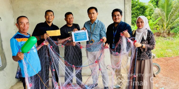 PT TIMAH Serahkan Bantuan Alat Tangkap untuk Nelayan di Karimun