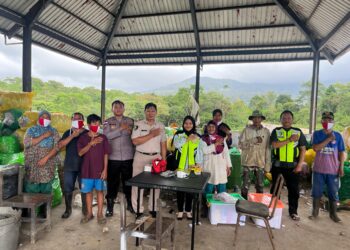 Polres Natuna Peduli, Kapolres Sebut Petugas Kebersihan TPA sebagai Pahlawan Kota