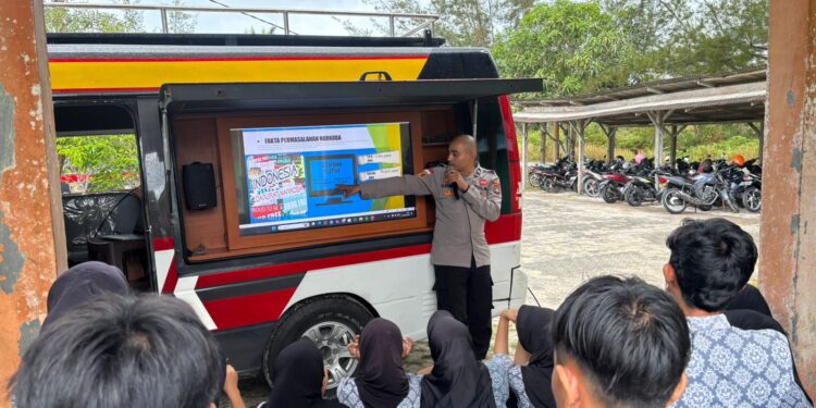 Satbinmas Polres Natuna Edukasi Pelajar SMAN 1 Bunguran Selatan, Bentengi Generasi Muda dari Narkoba dan Kenakalan Remaja