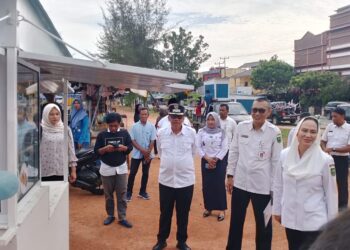 Bupati Natuna Tegaskan Komitmen Majukan UMKM, 25 Gerobak Disalurkan untuk Pedagang Pantai Piwang