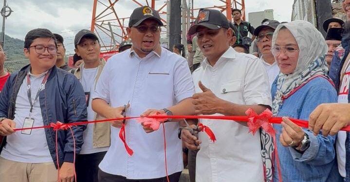 Bupati Solok Dampingi Andre Rosiade Resmikan Tower BTS di Nagari Garabak Data