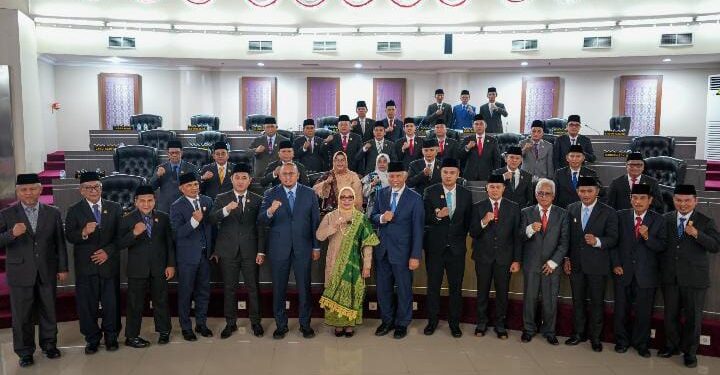 Bupati Solok Hadiri Rapat Paripurna Istimewa Peringatan HUT ke-77 Kabupaten Sijunjung‎