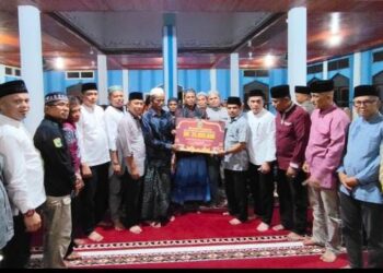Wakil Bupati Solok Pimpin Safari Ramadhan ke Lubuk Tareh Tigo Lurah! Serahkan Bantuan Untuk Pembangunan Mesjid