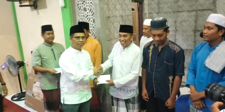 Laksanakan Safari Ramadan di Masjid Al Umara, Bupati Karimun Ajak Warga Jaga Kebersihan Lingkungan