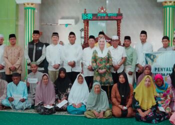 Humanis dan Merakyat! Cen Sui Lan Sambangi Pulau Tiga Barat, Zakat dan Bantuan Mengalir untuk Warga