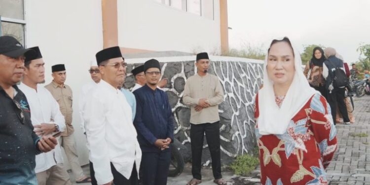 Safari Ramadan di Sedanau, Cen Sui Lan Turun Langsung Cek Embung Usai Keluhan Warga Soal Air Bersih dan Listrik