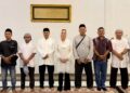 Gedung Daerah Jadi Momen Kebersamaan, Bupati Cen Sui Lan dan H. Raja Mustakim Berbagi untuk Insan Pers Natuna