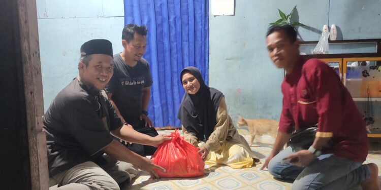 Insan Pers Natuna Berbagi dengan Mak Long, Uluran Tangan Donatur Baik Hati Hadirkan Harapan