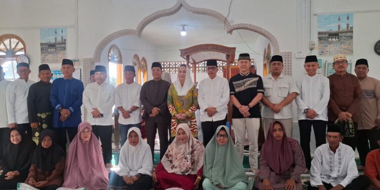 Safari Ramadan Terakhir Pemkab Natuna di Cemaga Utara Penuh Haru, Bupati Cen Sui Lan Serahkan Bantuan dan Dengarkan Aspirasi Warga
