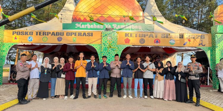 Polres Natuna dan Mahasiswa Berbagi Takjil, Perkuat Sinergi di Bulan Suci Ramadhan