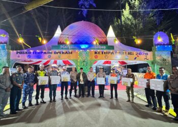 Kapolres Natuna Serahkan Tali Asih untuk Personel Gabungan, Apresiasi Dedikasi Jaga Kamtibmas Idulfitri 2026