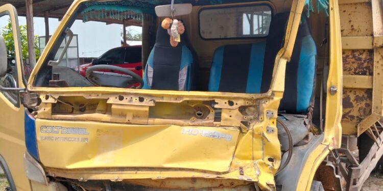 Dikebut Siang hingga Malam, Lori Proyek Pasar Modern Natuna Terlibat Laka di Simpang Lampu Merah Puskesmas