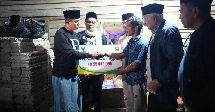 ‎Bupati Solok Sahur Bersama dan Serahkan Bantuan Rumah Layak Huni di Nagari Gantung Ciri