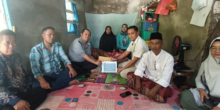 PT TIMAH Bantu Biaya Pengobatan Hasan Warga Karimun 