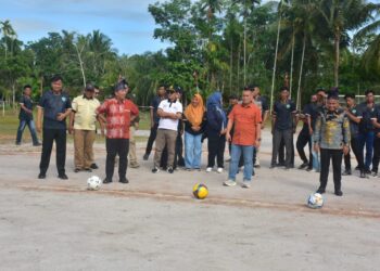 Bupati Lingga dan Ketua DPRD Sambut Kunjungan Seskemenkop RI, Ahmad Zabadi, di Desa Tinjul