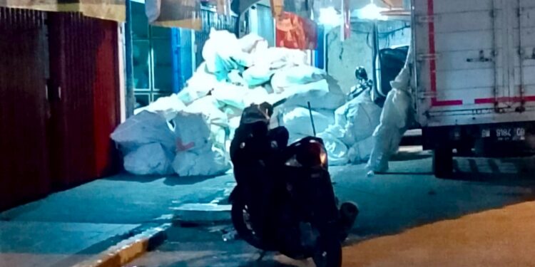 Diduga Ilegal: Bongkar Muat Pelabuhan Goyang Tetap Jalan, Pengurus Hindari Konfirmasi