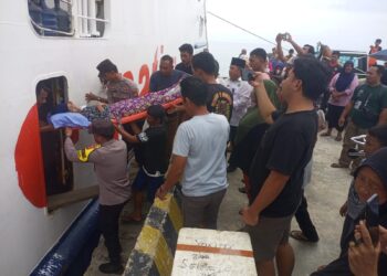 Polisi Sigap Amankan Kedatangan Roro di Subi, Dua Pasien Dibawa ke RSUD Natuna, Bahtera Nusantara 01 Jadi Penopang Mobilitas Warga Kepulauan