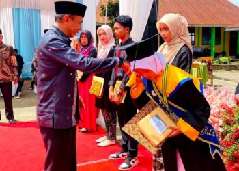 Cetak Generasi Penghafal Al Qur’an, MTsN 5 Tanah Datar Gelar Wisuda Tahfid