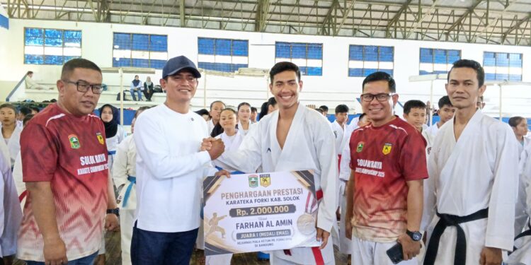 Bupati Solok Berikan Motivasi kepada Atlet FORKI Kabupaten Solok Jelang PORPROV 2026
