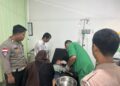 Kasat Lantas Polres Natuna Sigap Selamatkan Keluarga Korban Laka Tunggal di Simpang Bandarsyah