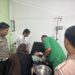 Kasat Lantas Polres Natuna Sigap Selamatkan Keluarga Korban Laka Tunggal di Simpang Bandarsyah