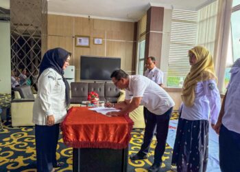Serah Terima Jabatan Sekretaris dan Kabid Diskominfo Kabupaten Solok Berlangsung Khidmat