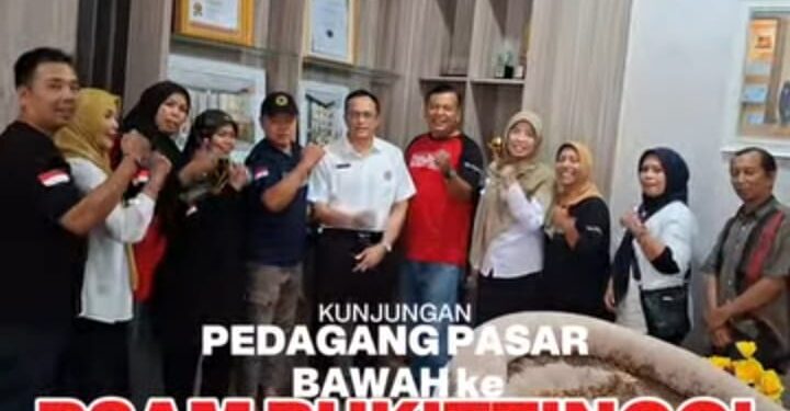 Kunjungan Pedagang Pasar Bawah Ke RSUD ACHMAD MOCHTAR bukittinggi Di Sambut Langsung Oleh Direktur Rumahsakit