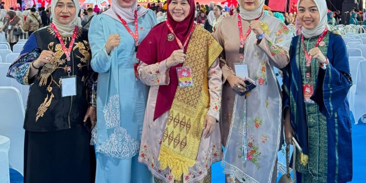 Ny . Nia Jon Firman Pandu Hadiri Peringatan HUT ke-46 Dewan Kerajinan Nasional (DEKRANAS) di Makassar