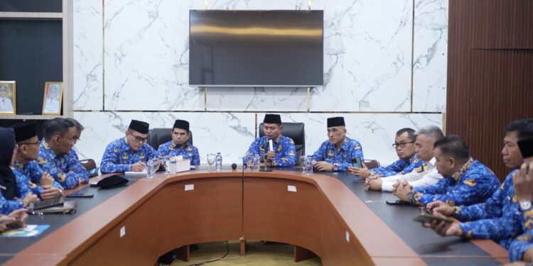 Bupati Solok Pimpin Rapat Koordinasi Pimpinan Bersama Seluruh Kepala OPD, Tekankan Percepatan Pembangunan dan Penguatan Kinerja