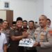 Penuh Keakraban, Kapolres Lingga Beri Surprise Hari Bhakti Adhyaksa ke-66 kepada Kejari Lingga