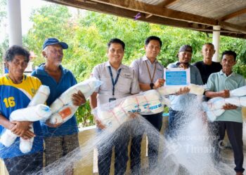 Perkumpulan Nelayan Keluruhan Sawang Dapat Jaring Ikan Gratis dari PT TIMAH