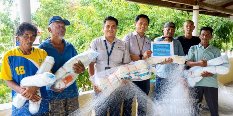 Perkumpulan Nelayan Keluruhan Sawang Dapat Jaring Ikan Gratis dari PT TIMAH